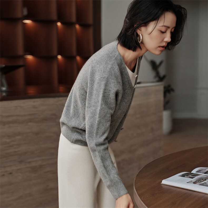 2025秋冬新款女羊绒衫100%纯山羊绒假两件厚款套衫V领简约羊绒衫,女装羊绒衫,绒知纯羊绒
