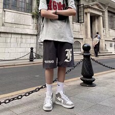 深灰色