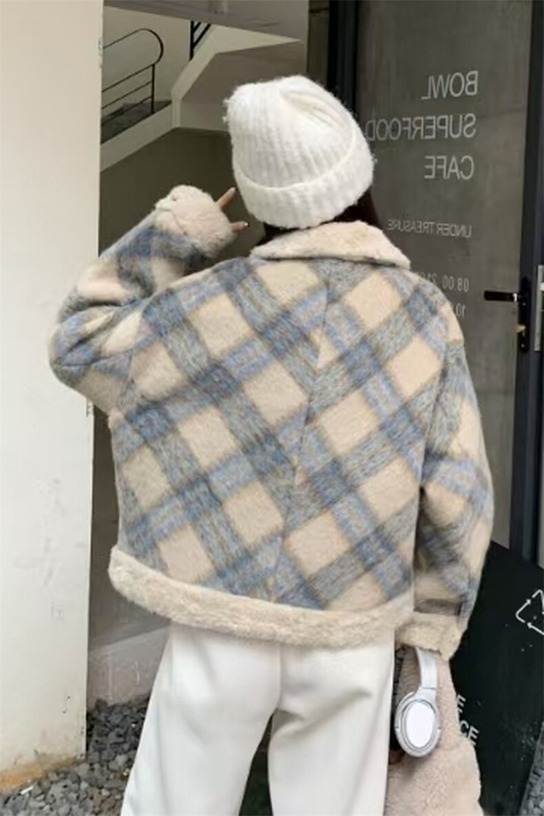 蓝色格纹设计感羊羔毛短外套女2025冬新款小个子保暖厚实翻领棉服,女装毛呢外套,2B190