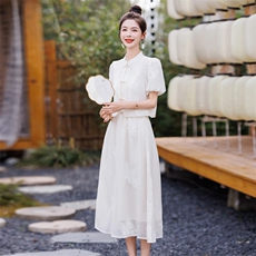 温柔绝美白色刺绣套装连衣裙女2024夏季新款盘扣衬衣半身裙两件套，女装套装/套裙，慧尚依恋