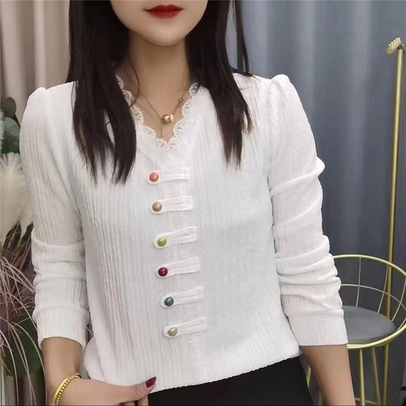 新款蕾丝扣气质打底2024时尚洋气长袖小衫复古显瘦上衣，女装蕾丝衫/雪纺衫，思沃羊绒