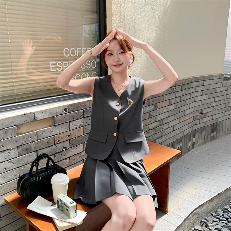 韩系穿搭一整套女2025夏季新款时尚休闲灰色西装背心百褶裙两件套,女装套装/套裙,纯色衣恋