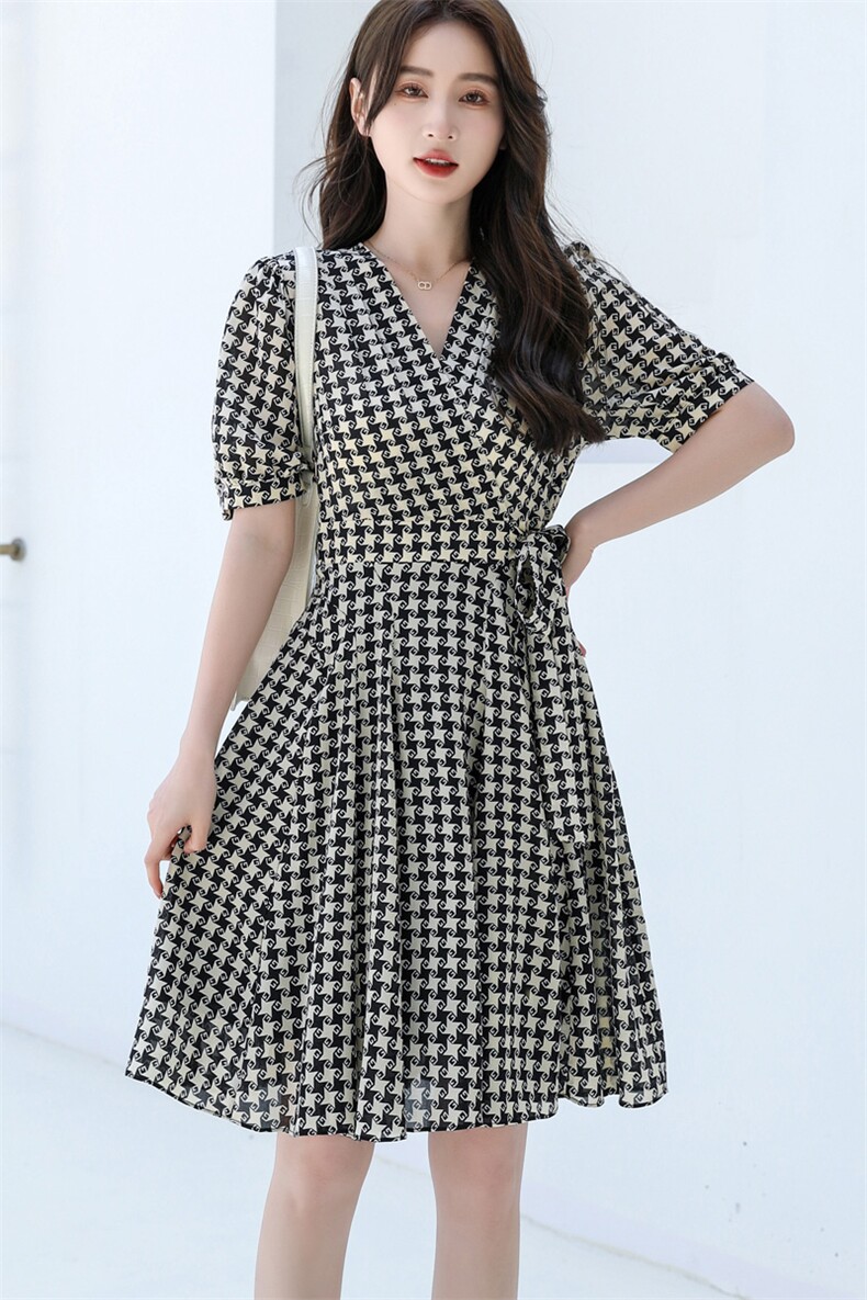 显瘦气质连衣裙女夏2025新款法式格子高级感小个子裙子,女装连衣裙,天丽