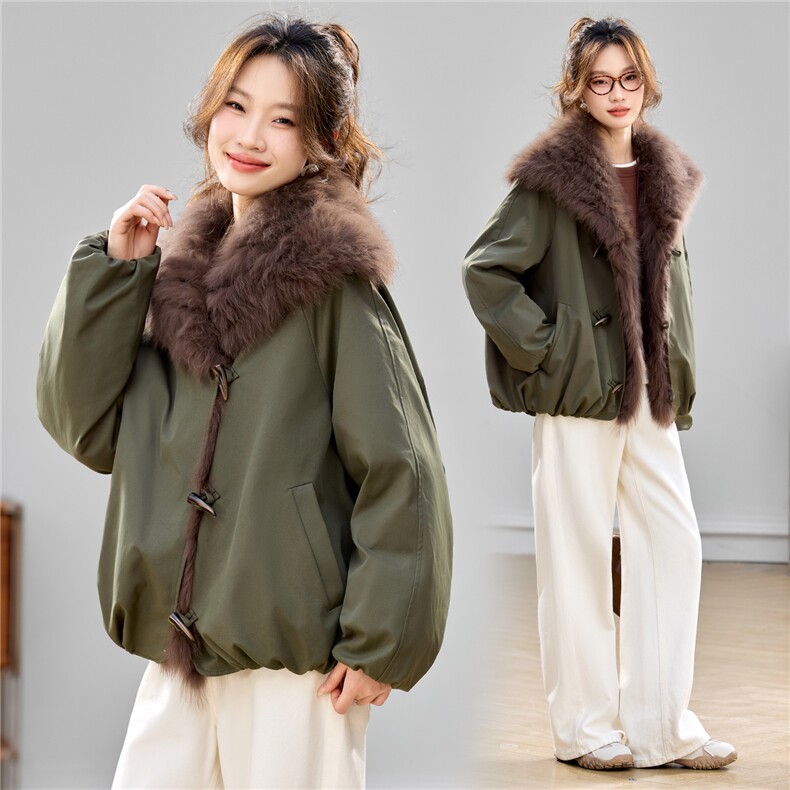 大毛领派克羽绒服女短款2025年冬季新款宽松牛角扣白鹅绒保暖外套,女装羽绒服,琦鑫阁（原依鑫阁）