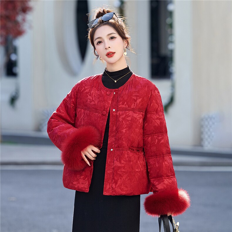 现货、现货2025年冬季保暖羽绒真狐狸毛轻奢短款羽绒服,女装羽绒服,艾仟回(原伊仟回)