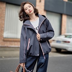 2025年秋季新款运动休闲风短外套短风衣，女装短外套，慕依路