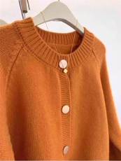 2025年秋季通勤常规长袖加厚插肩袖金扣开衫，女装针织衫/毛衣，胜酷羊绒