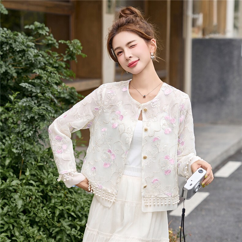 现货新款女装官方夏2025夏新款轻外套新中式V领重工刺绣宽松，女装防晒衣，美静678