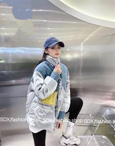 【现货】设计师款拼接羽绒服图片