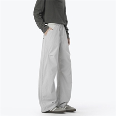 浅灰色