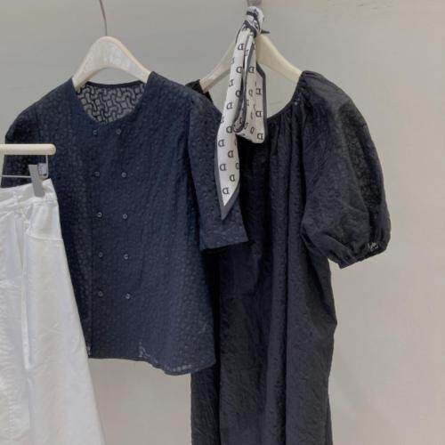 黑色系一组质感的代表，女装，molly fits