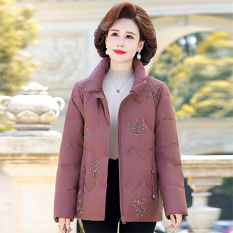 中年妈妈冬装短款羽绒服2026新款中老年女装冬季刺绣白鸭绒外套,男装羽绒服,电商B212（原钱塘6029）