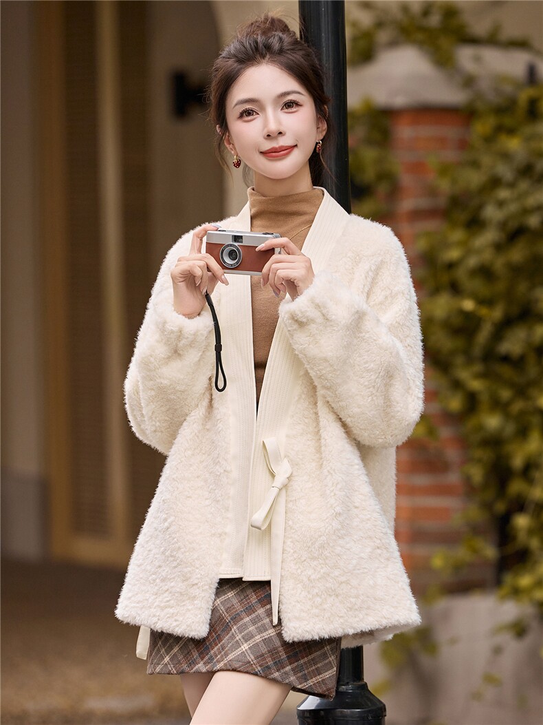 2025年冬季新款现货皮毛拼接时尚潮流淑女型保暖皮毛一体外套,女装皮草,臻衣坊