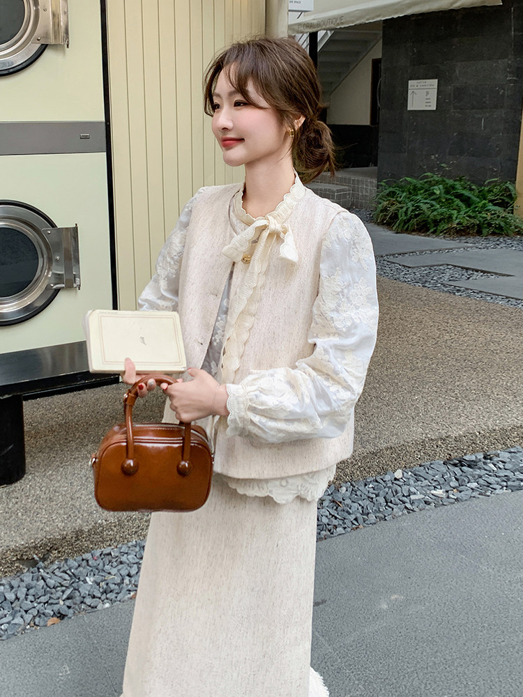 2025年秋季蕾丝花边蓝色马甲半身裙套装女三件套小香风减龄甜美,女装套装/套裙,霓裳依族