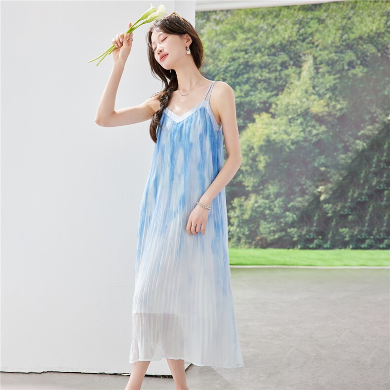 《现货26夏上新》蓝色渐变气质褶皱吊带连衣裙女,商品下架区,苗苗