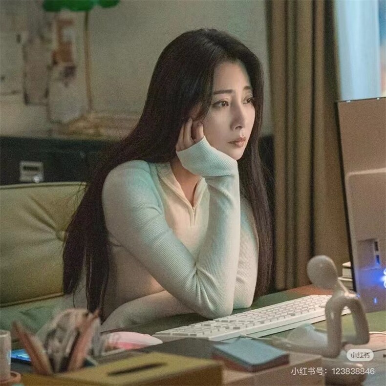 连帽抽条半拉链修身打底衫2025年女显瘦时尚图片