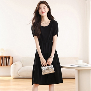 2026夏季新款黑色圆领连衣裙泡泡袖收腰显瘦中长款气质通勤A字裙，女装连衣裙，艾米