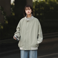 灰绿色