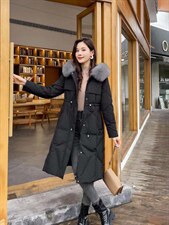 2021长款羽绒服大毛领羽绒服，女装羽绒服，炫女孩