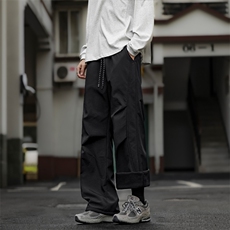 黑色