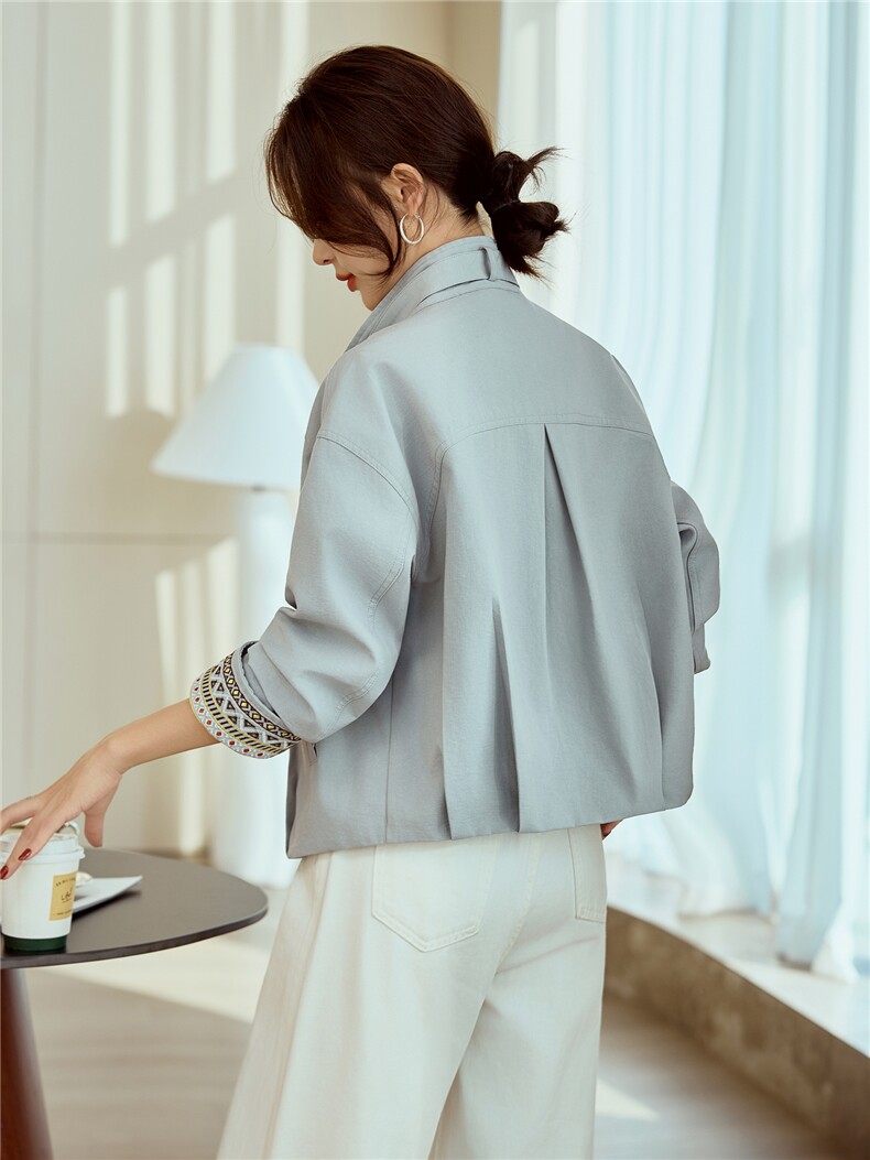 复古英伦风立领短款风衣外套女2026早春新款洋气夹克简约百搭上衣,女装短外套,梦懿尔