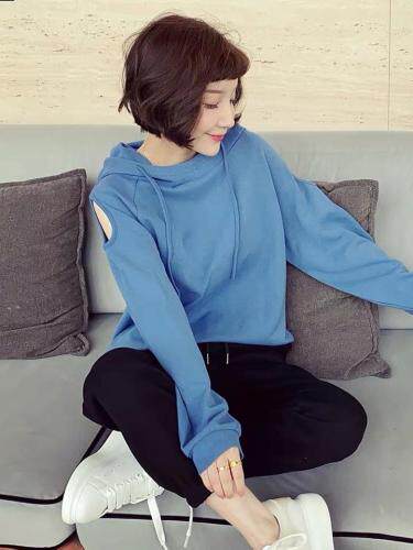 露肩设计风格独特，女装，简单小珍