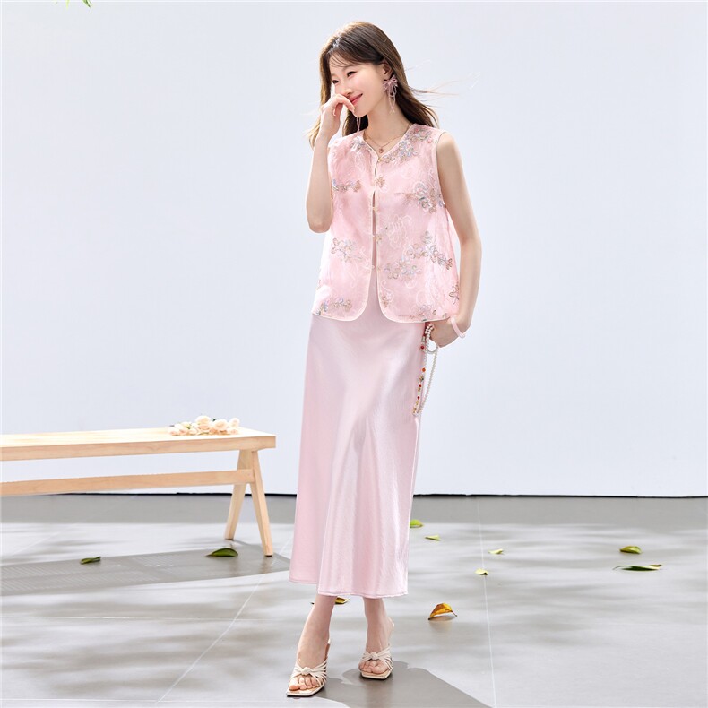 夏季新款现货！2026新中式洋气时尚重工马甲+珍珠吊带裙两件套女,女装套装/套裙,宝儿家
