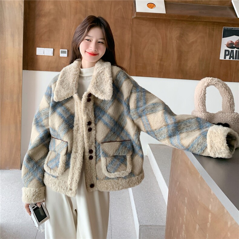 蓝色格纹设计感羊羔毛短外套女2025冬新款小个子保暖厚实翻领棉服,女装毛呢外套,2B190