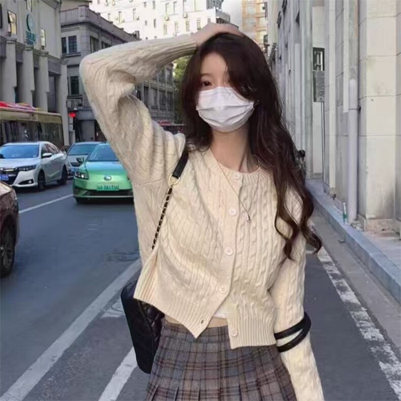 时尚百搭小麻花圆领女士羊毛开衫 羊毛显瘦外套图片