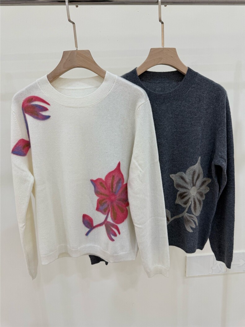 2025年秋季时尚百搭通勤简约休闲工艺大花套头，女装羊绒衫，巧奈羊绒