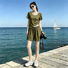 休闲运动套装女夏新款时尚气质显瘦撞色拼接不规则短袖短裤两件套，女装套装/套裙，江南