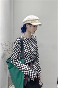 现货，棋盘格打底衫图片