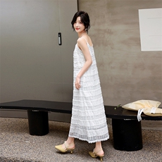 白色吊带裙女2024夏季新款减龄洋气时尚连衣裙，女装连衣裙，流量+