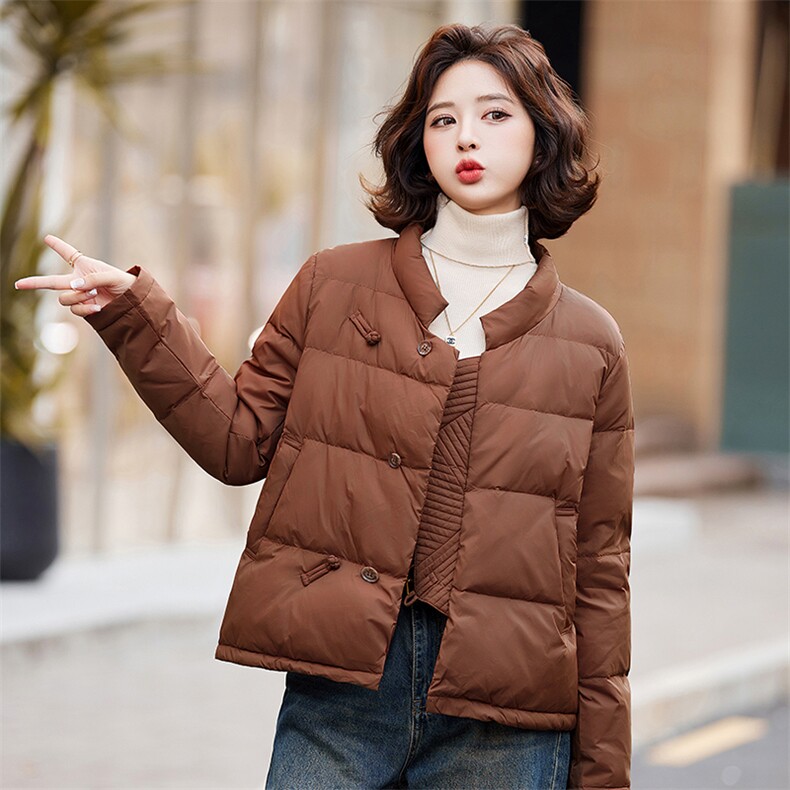 现货主推款90白鸭绒2024新款盘扣小个子短款羽绒服女,女装羽绒服,阳光伊恋