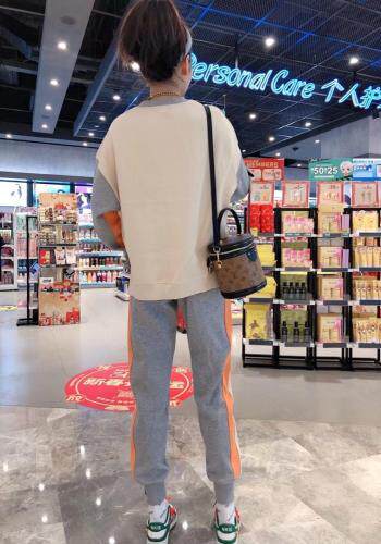 春季新款爱心??套装，女装职业装，一杭