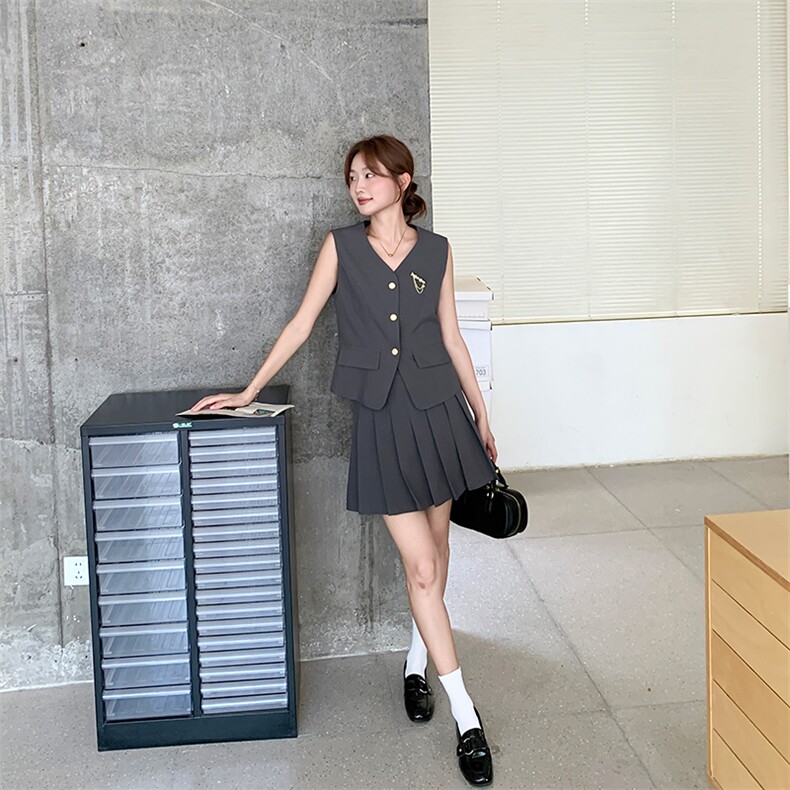 韩系穿搭一整套女2025夏季新款时尚休闲灰色西装背心百褶裙两件套,女装套装/套裙,纯色衣恋