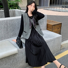 2025年秋季时尚潮流显瘦高级感长袖马甲两件套裙，女装套装/套裙，超帛