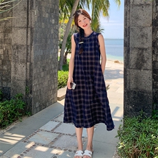 休闲蓝色无袖格子连衣裙女夏2025新款超火巨好看显瘦独特漂亮长裙，女装连衣裙，2D080