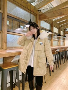 现货】长款大毛领休闲派克，两个颜色两个码ml图片