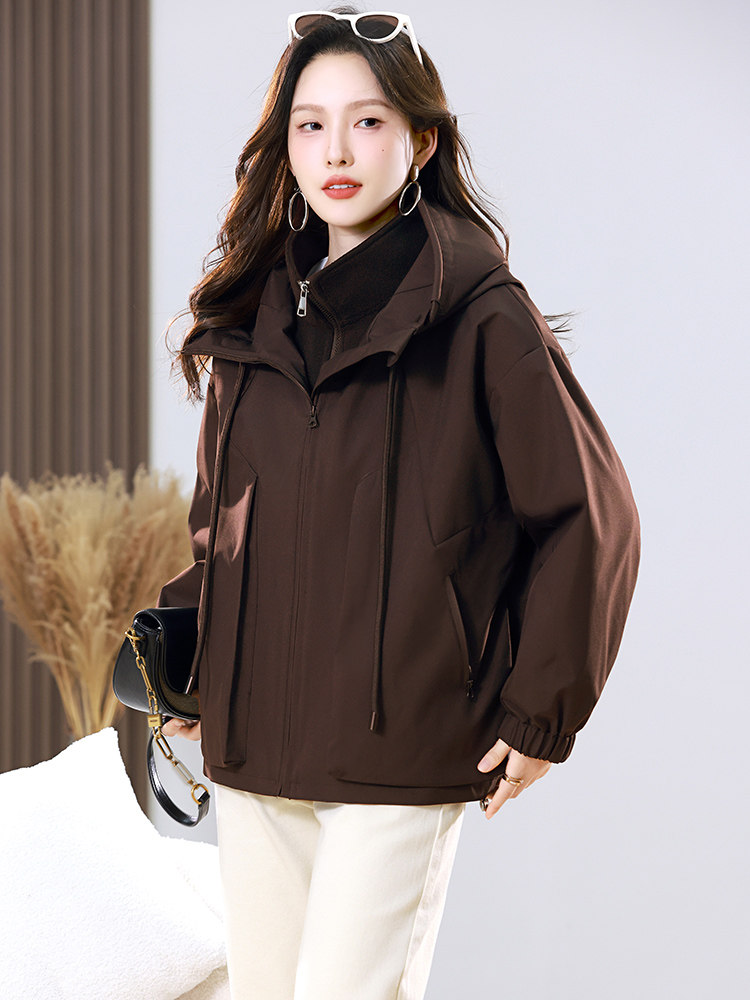 2025年冬季新款时尚简约冲锋衣套装现货,女装派克服,婷思杰（原婷想服饰）