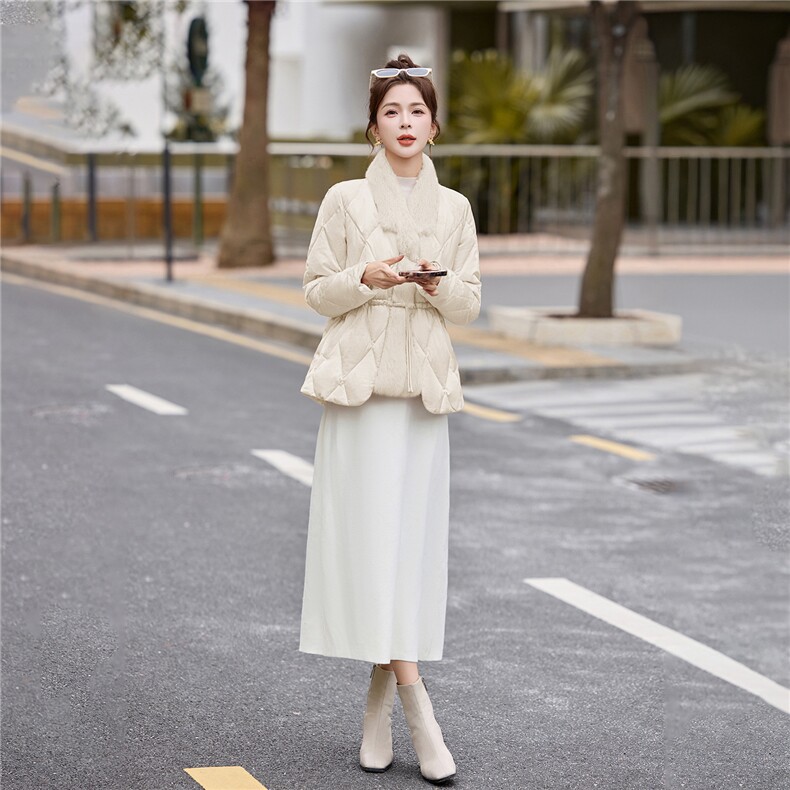 主推兔毛领子新中式风收腰新标90%白鸭绒中长羽绒服,女装羽绒服,衣佳和