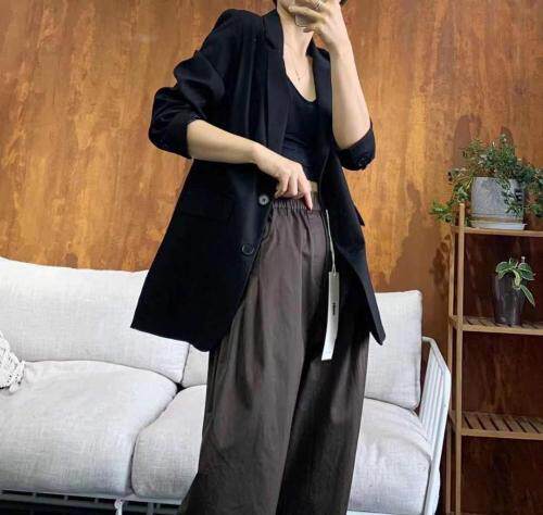新款女装西装，女装西装，左村