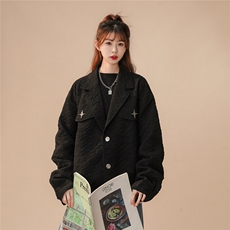 黑色