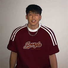 酒红色