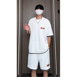 假两件运动套装男生夏季薄款美式潮牌简约百搭短袖短裤穿搭两件套图片
