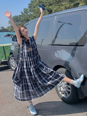 复古格子连衣裙女2025夏新款休闲俏皮韩版无袖显瘦过膝长裙送包包，女装连衣裙，诺蝶