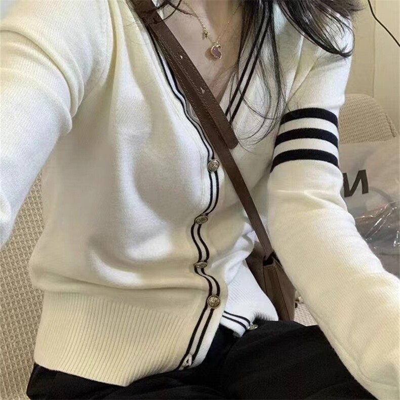 长袖圆领纯色2024年秋季单排扣简约针织衫,女装羊毛衫,百纯羊绒