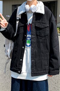 黑色