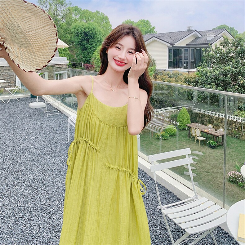 松弛感穿搭开衫配黄绿色吊带连衣裙女夏超火慵懒绝美度假长裙套装,女装连衣裙,2C058