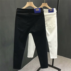 黑色